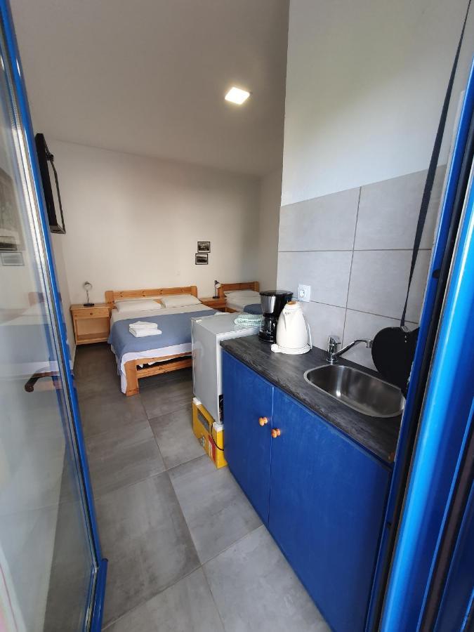 Babis & Popi Rooms And Studios Frangokastello Esterno foto